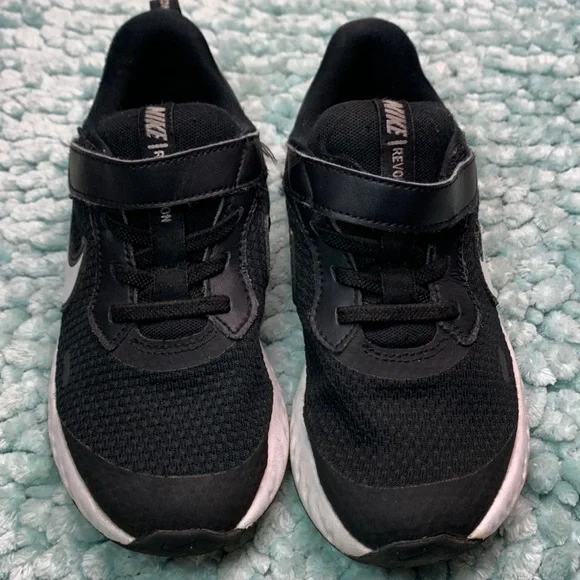 Nike Revolution Black & White Athletic Training Running Sneakers Girls Boys Run - Picture 3 of 16